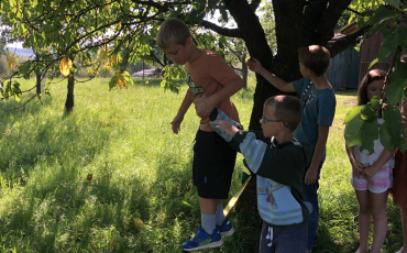 TŘEŤÁCI NA SLACKLINĚ